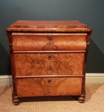 Small William IV Walnut Chest of Drawers