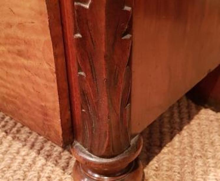 Small William IV Walnut Chest of Drawers - Image 5