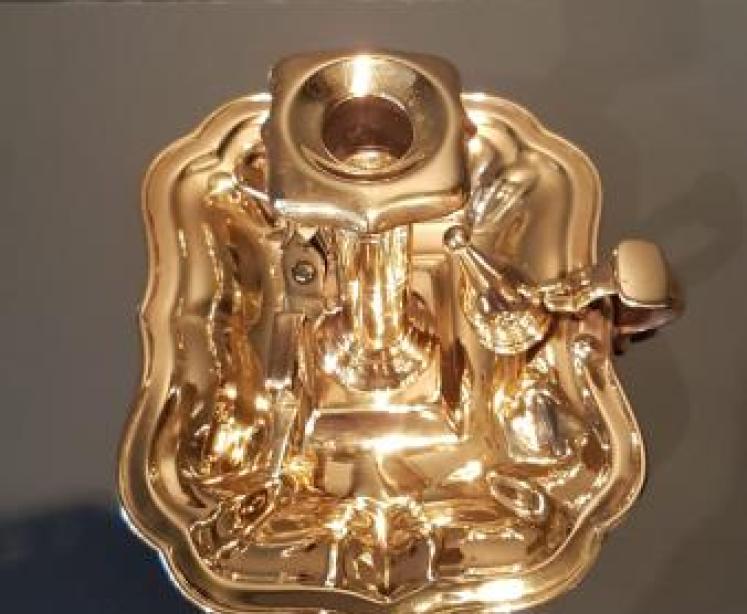 George III Brass Chamber Stick and Accessories - Image 2