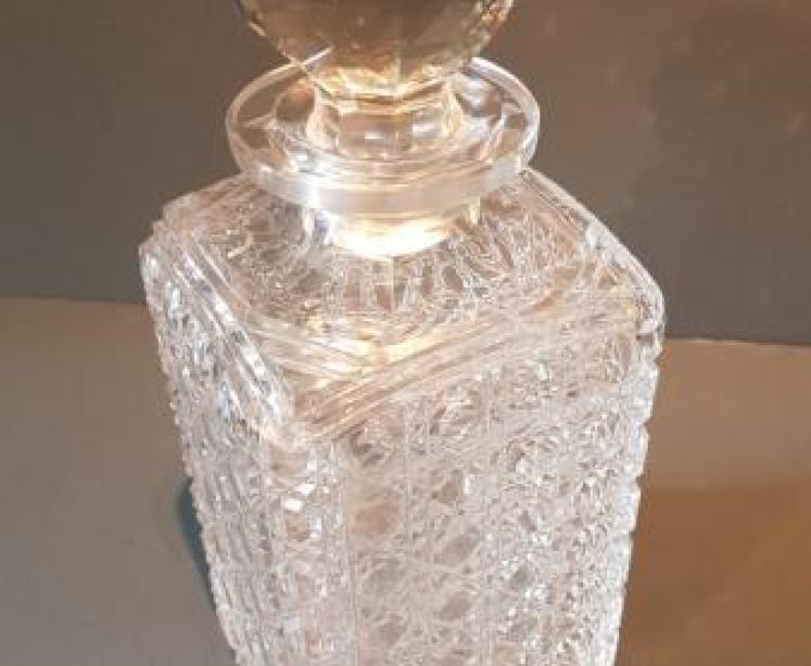 Cut Crystal Decanter in Silver Plated Pouring Mount  - Image 7