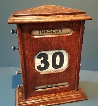 Victorian Oak Perpetual Desk Calendar