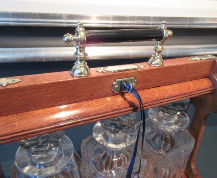 Superb Antique Polished Oak & Ebony Three Bottle Tantalus - Image 6