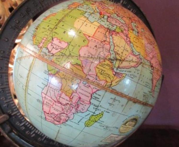 Antique 8" Papier Mache 'Peerless' Terrestrial Globe - Image 2