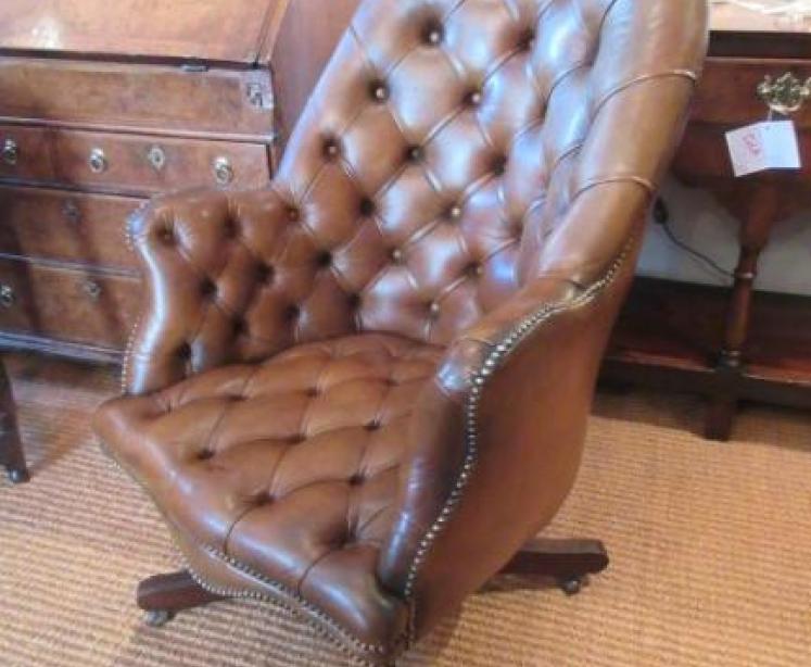 Superb Antique Leather Buttoned Swivel Desk Armchair - Image 2