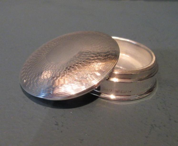 Immaculate George V Period Silver Domed Top Pill Box - Image 5