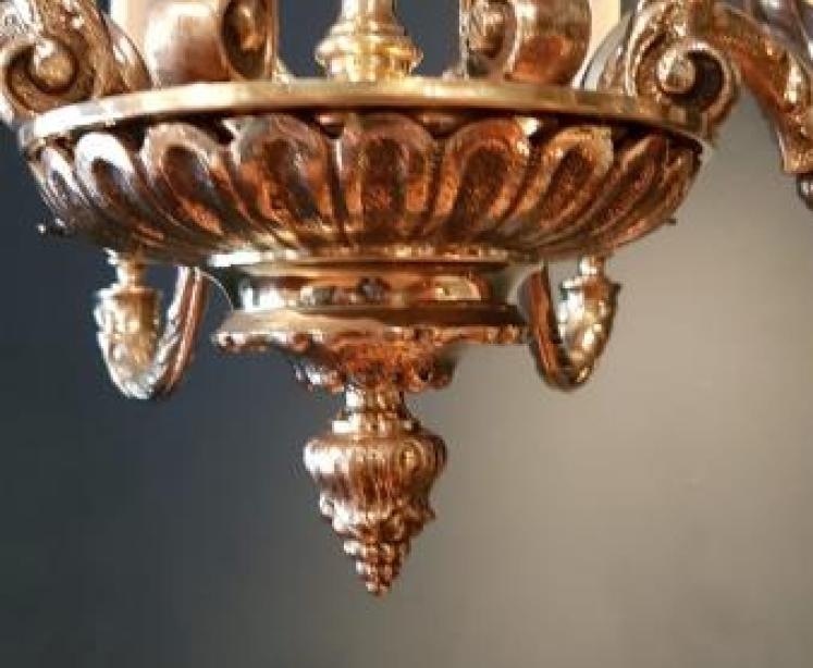 Quality Edwardian Cast Brass 8 Arm Chandelier  - Image 3