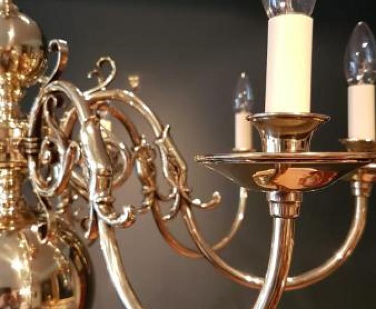 Superb Edwardian Brass Eight arm Chandelier - Image 5