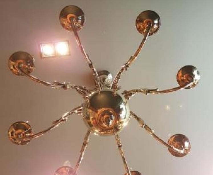 Superb Edwardian Brass Eight arm Chandelier - Image 6