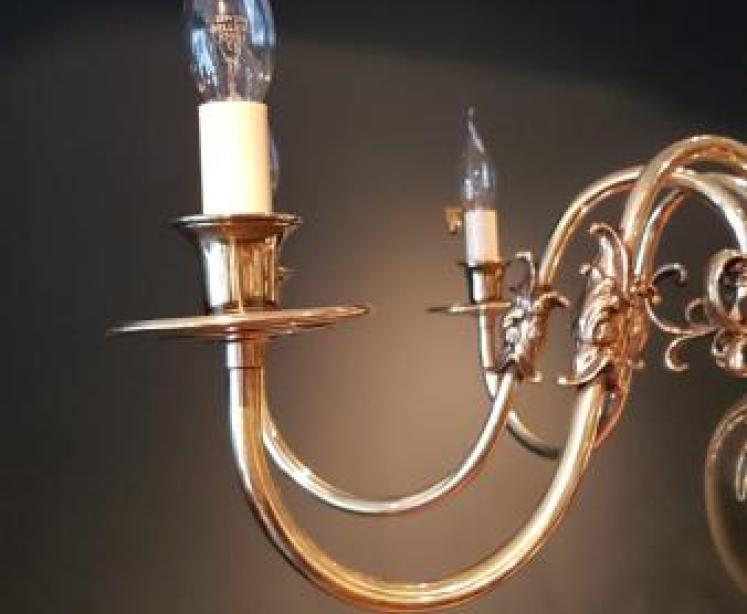 Quality Edwardian 8 Arm Polished Brass Chandelier - Image 5