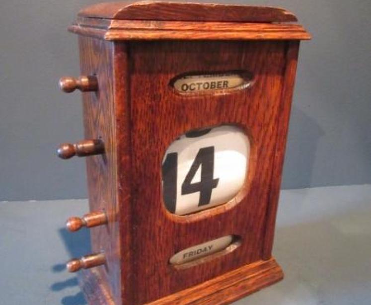 Late Victorian Solid Oak Perpetual Desk Calendar - Image 6