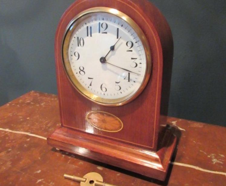 Small Edwardian Mahogany Sheraton Inlaid Mantel Clock - Image 1
