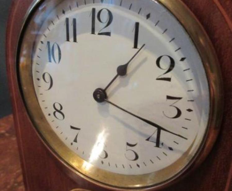 Small Edwardian Mahogany Sheraton Inlaid Mantel Clock - Image 3