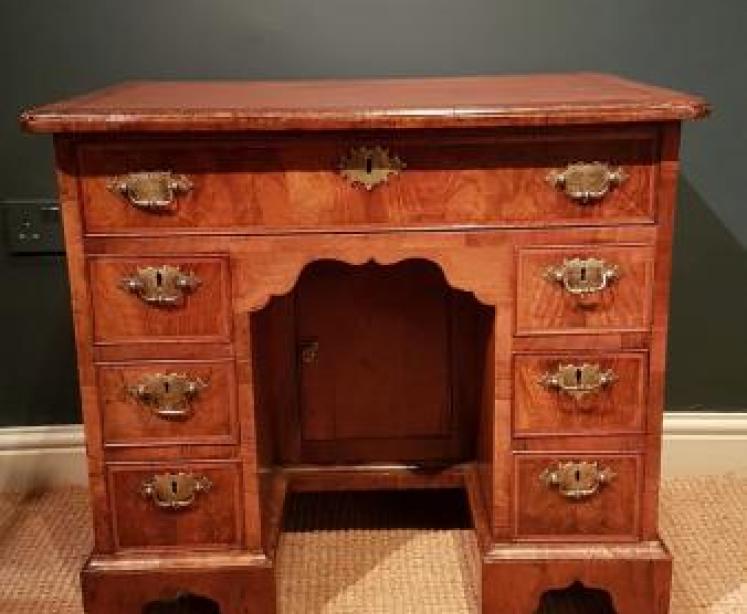 Original George I Walnut Kneehole Desk - Image 2