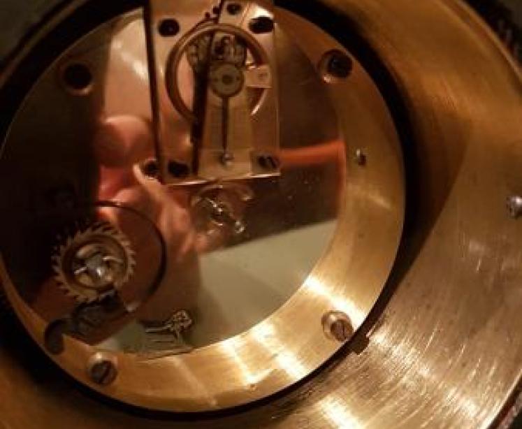 Quality Moulded Base Edwardian Mantle Clock  - Image 2