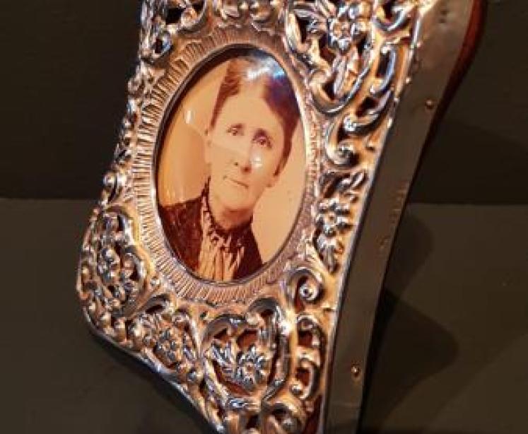 Edwardian Embossed Silver Photo Frame - Image 2