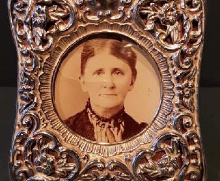 Edwardian Embossed Silver Photo Frame - Image 5