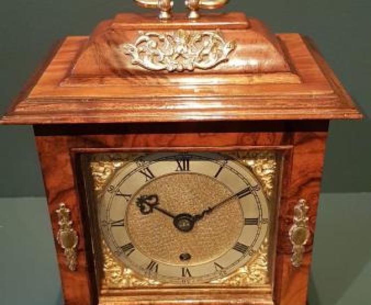 Fine Quality Edwardian Walnut Mantel Clock by Dent  - Image 4