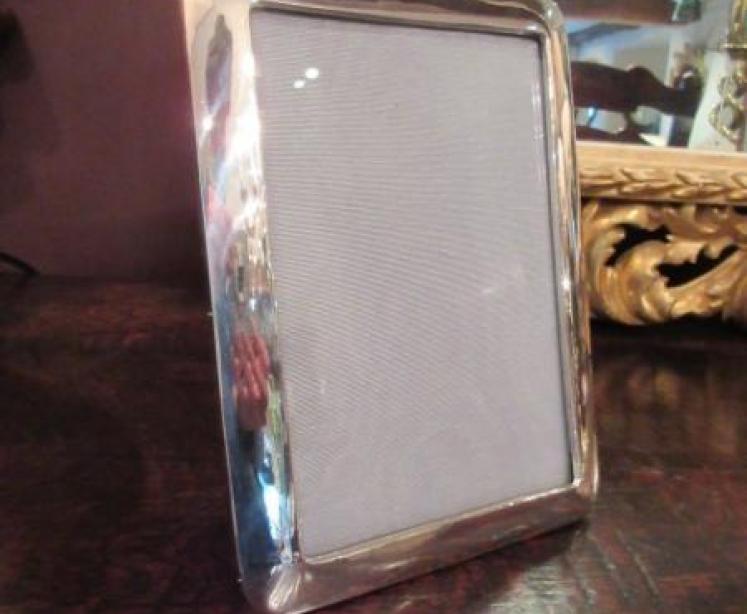 Large George V Period Silver Photo Frame - Image 1