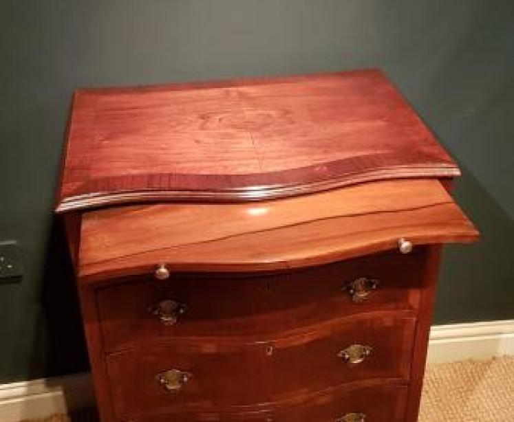 Edwardian Walnut Serpentine Fronted Chest of Drawers - Image 2