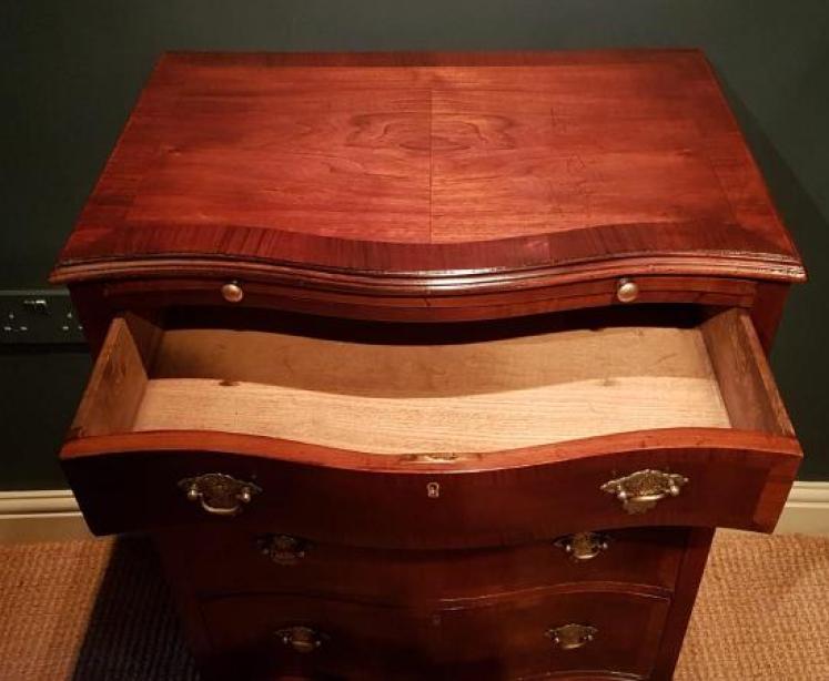 Edwardian Walnut Serpentine Fronted Chest of Drawers - Image 3