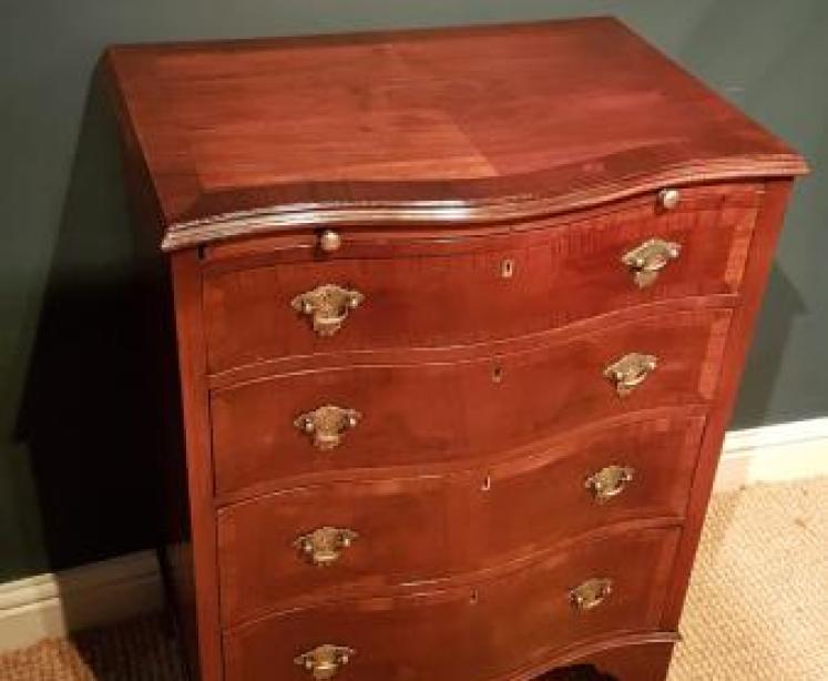Edwardian Walnut Serpentine Fronted Chest of Drawers - Image 5