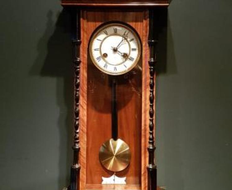 Small Victorian Walnut Vienna Regulator - Image 1