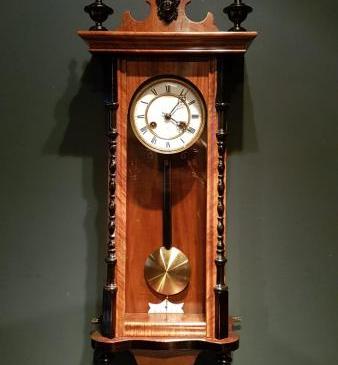 Small Victorian Walnut Vienna Regulator