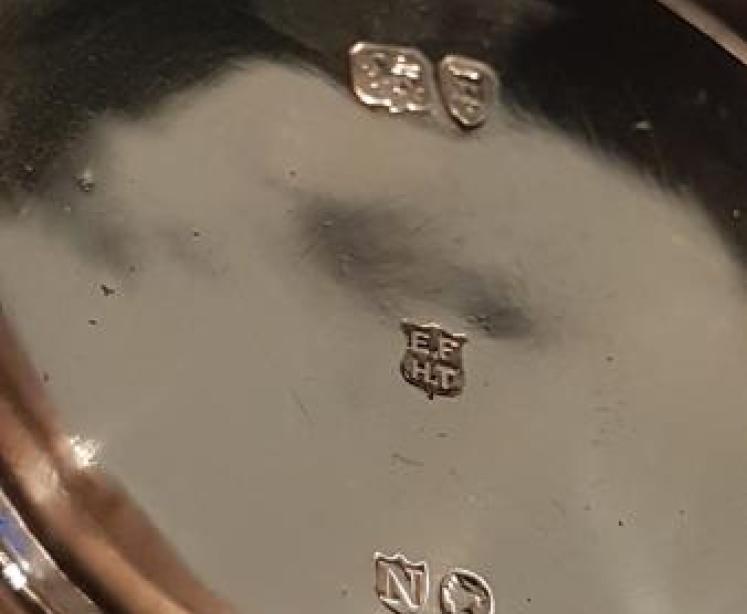 Fine Quality Victorian Silver Sugar Castor - Image 4