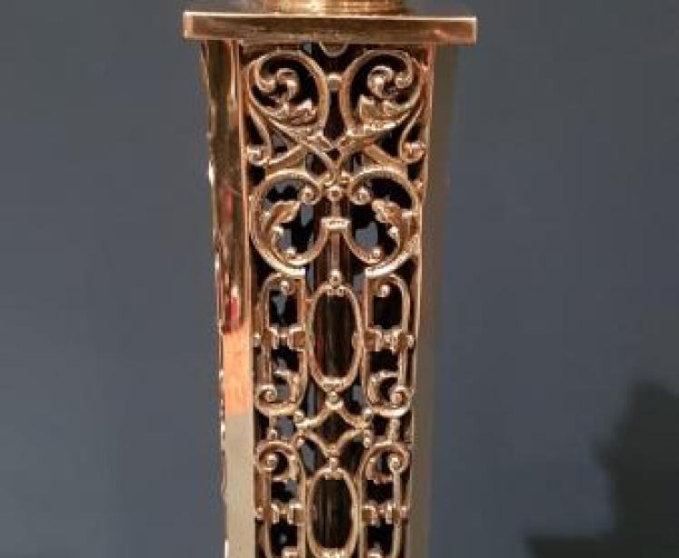 Impressive Late Victorian Cast Brass Table Lamp - Image 4