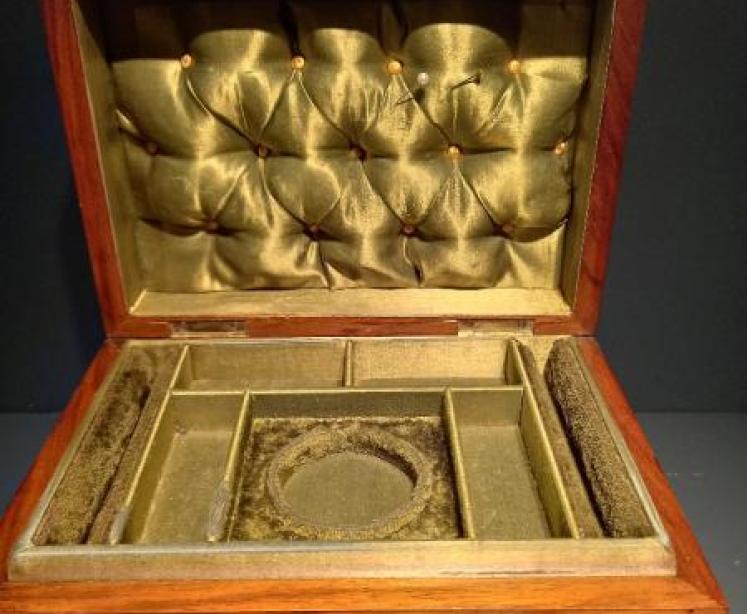 Mid Victorian Figured Walnut Jewellery Box - Image 3