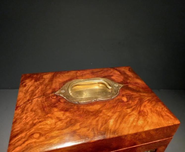Mid Victorian Figured Walnut Jewellery Box - Image 5