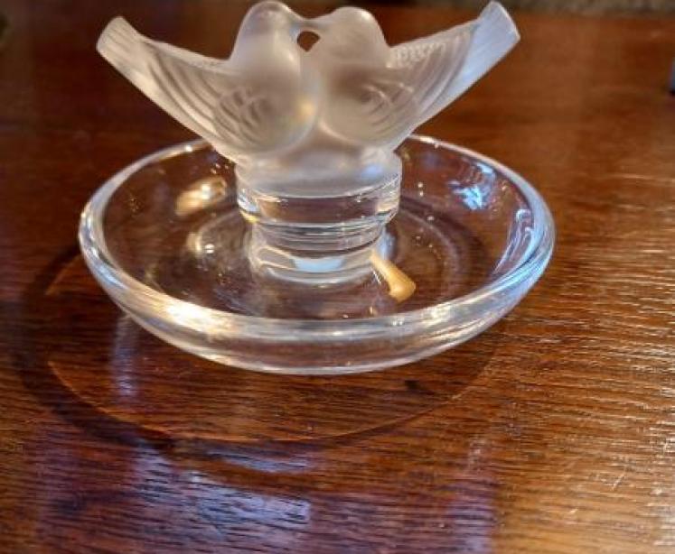 Lalique Opalescent Kissing Doves Pin Tray - Image 1
