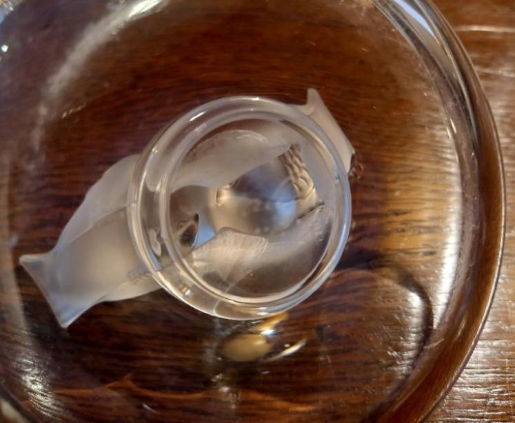 Lalique Opalescent Kissing Doves Pin Tray - Image 5