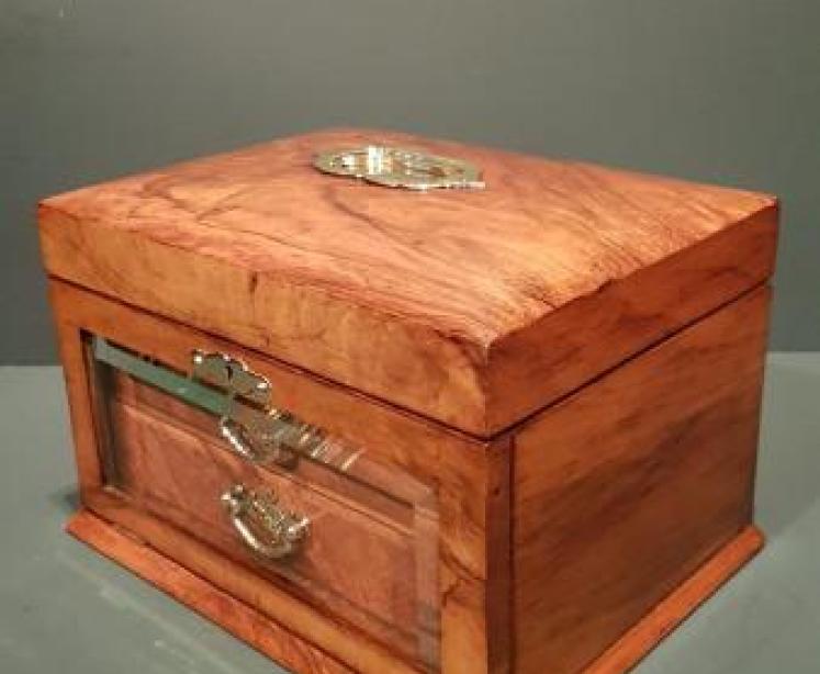 Immaculate Victorian Walnut Jewellery Box - Image 7