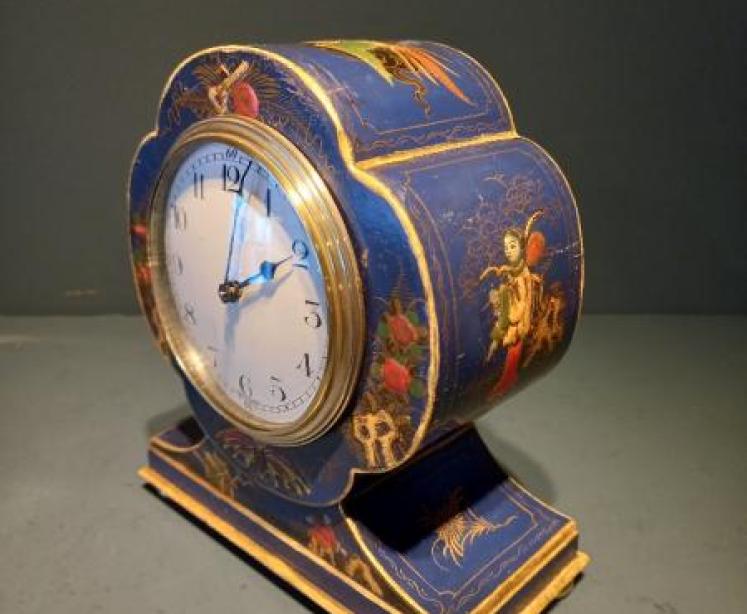 Antique Chinoiserie Petal Shaped Mantel Clock - Image 2