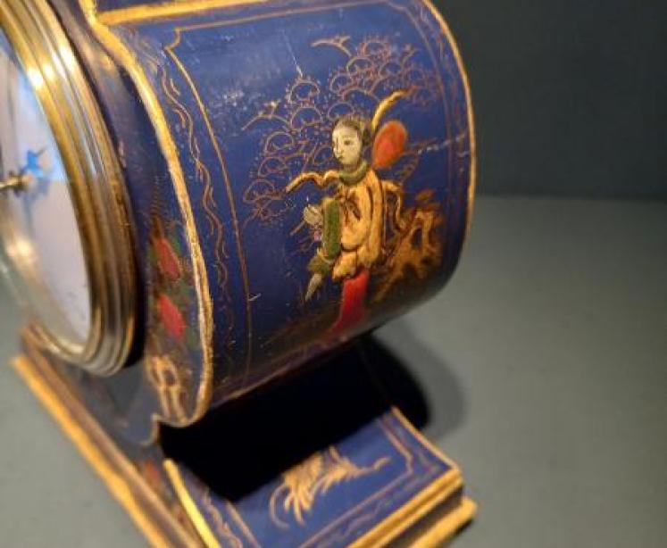 Antique Chinoiserie Petal Shaped Mantel Clock - Image 5