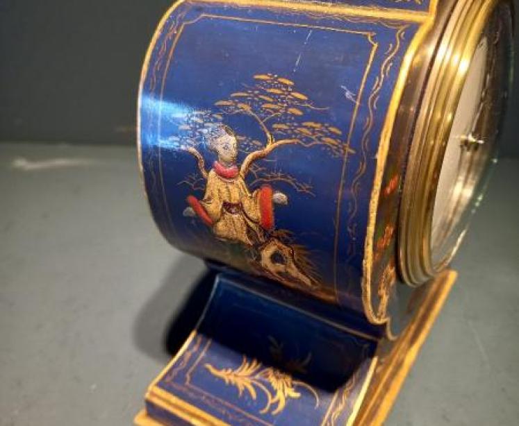 Antique Chinoiserie Petal Shaped Mantel Clock - Image 7