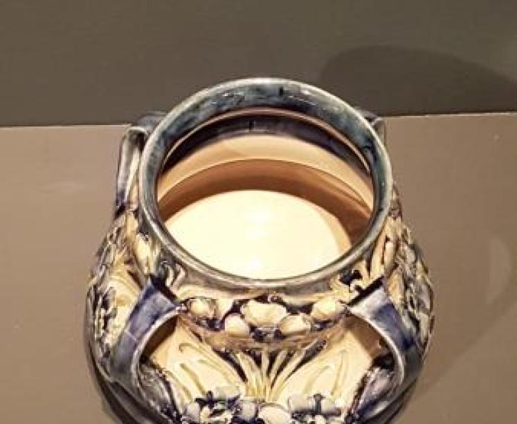 Rare Early Moorcroft Daffodil Pattern Four Handle Vase - Image 6