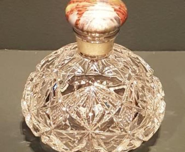 Outstanding Antique Silver and Enamel Scene Scent Bottle - Image 5