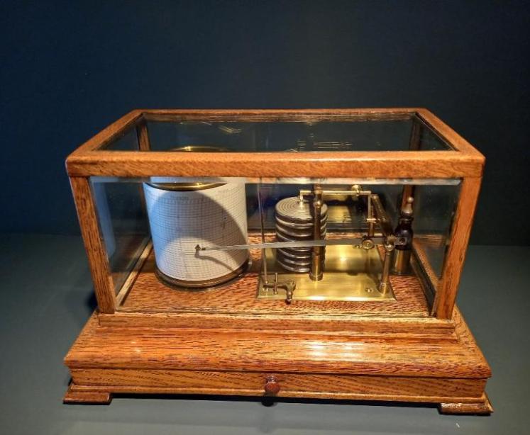 Antique Solid Oak & Bevelled Glass Barograph by James Lucking - Image 1