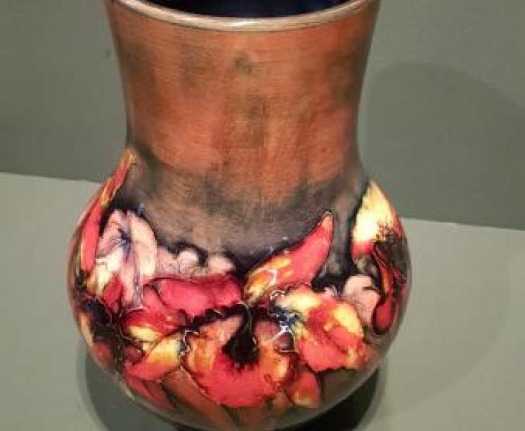 Large Moorcroft Slipper Orchid Flambe Vase - Image 5