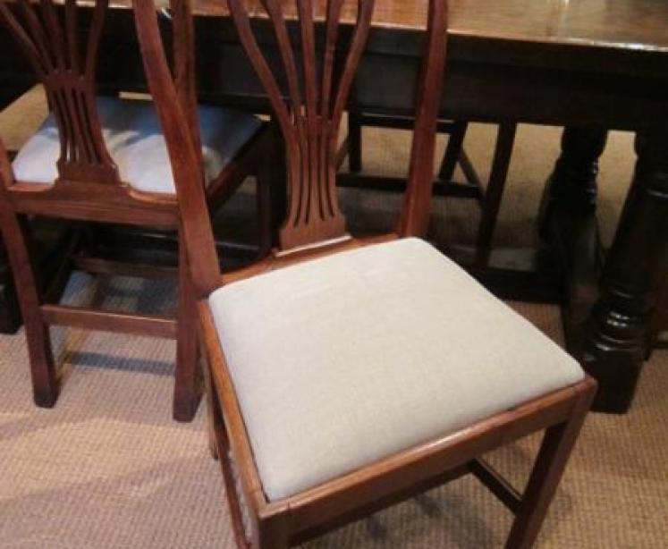 Rare Set of George III Hepplewhite Country Dining Chairs - Image 2