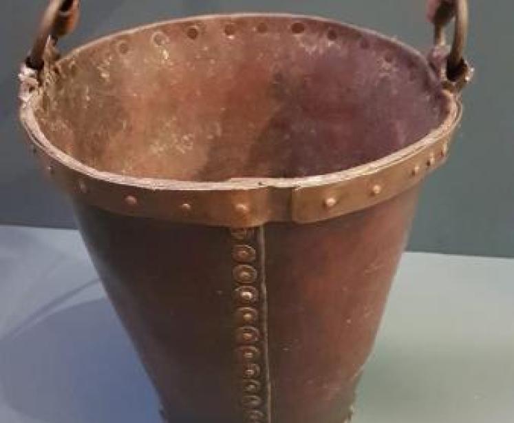 Superb Antique Leather Fire Bucket - Image 4