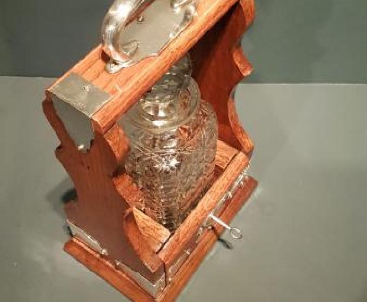 Superb Victorian Oak Single Bottle Tantalus - Image 6