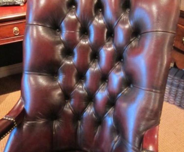 Superb 1920's Leather Buttoned Slipper Armchair - Image 4