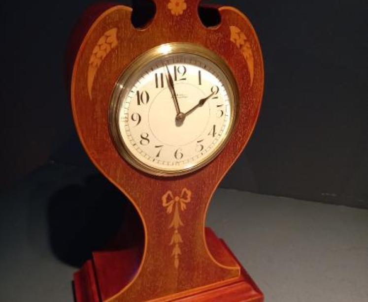 Superb Edwardian Inlaid Scalloped Top Mantel Clock - Image 1