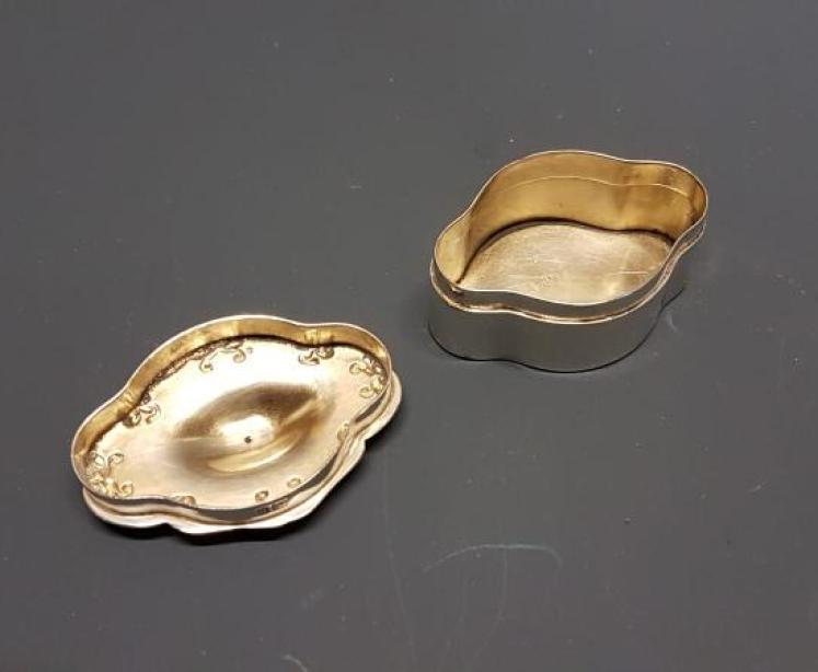 Art Nouveau Silver Pill Box - Image 4