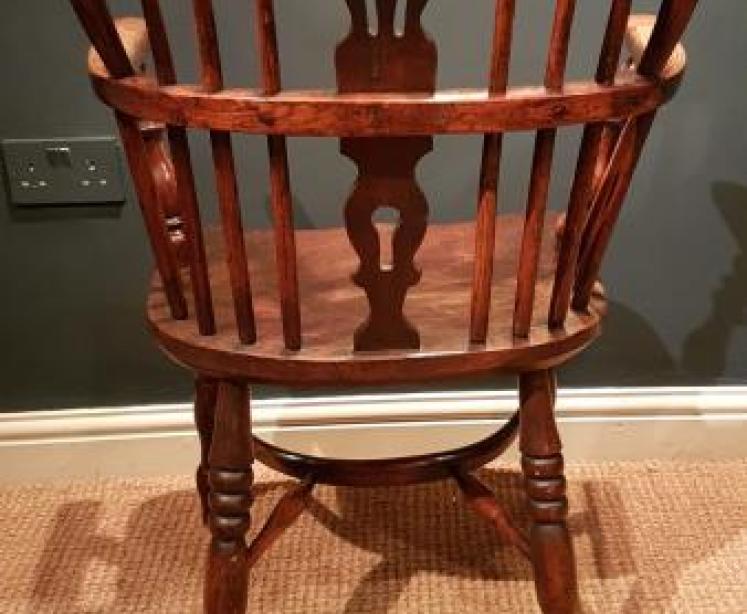 Early Victorian Ash and Elm Windsor Chair - Image 3
