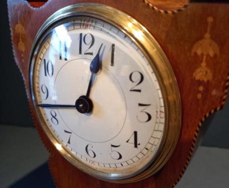 Unusual Edwardian Period Sheraton Inlaid Mantel Clock - Image 3