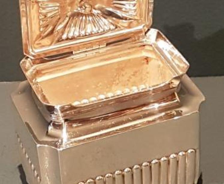 Fine Quality Victorian Silver Tea Caddy - Image 2